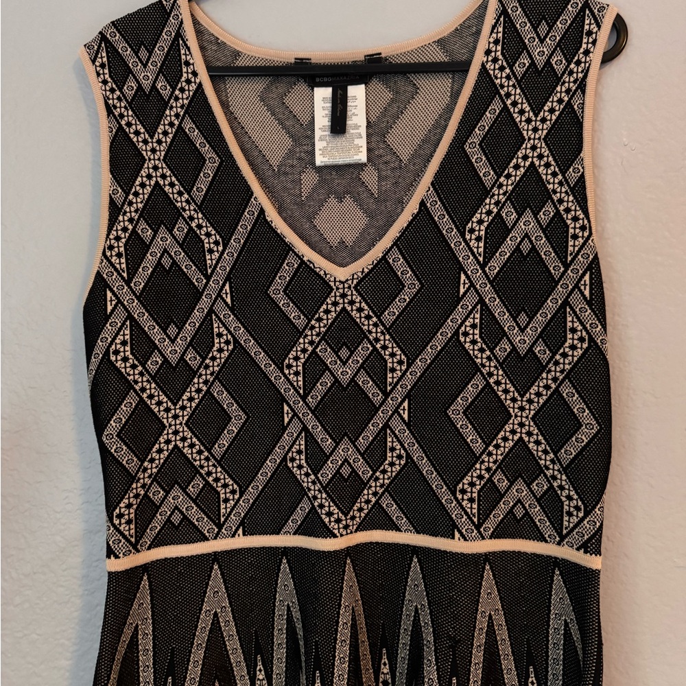 BCBGMaxAzria Black and Cream V-Neck Sweater